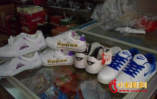 岳西縣查處一批假冒名牌服裝鞋帽