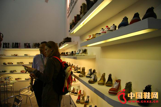 ��11���Ї����V�ݣ����HЬ�Iչ�[��ʢ���_Ļ(2)